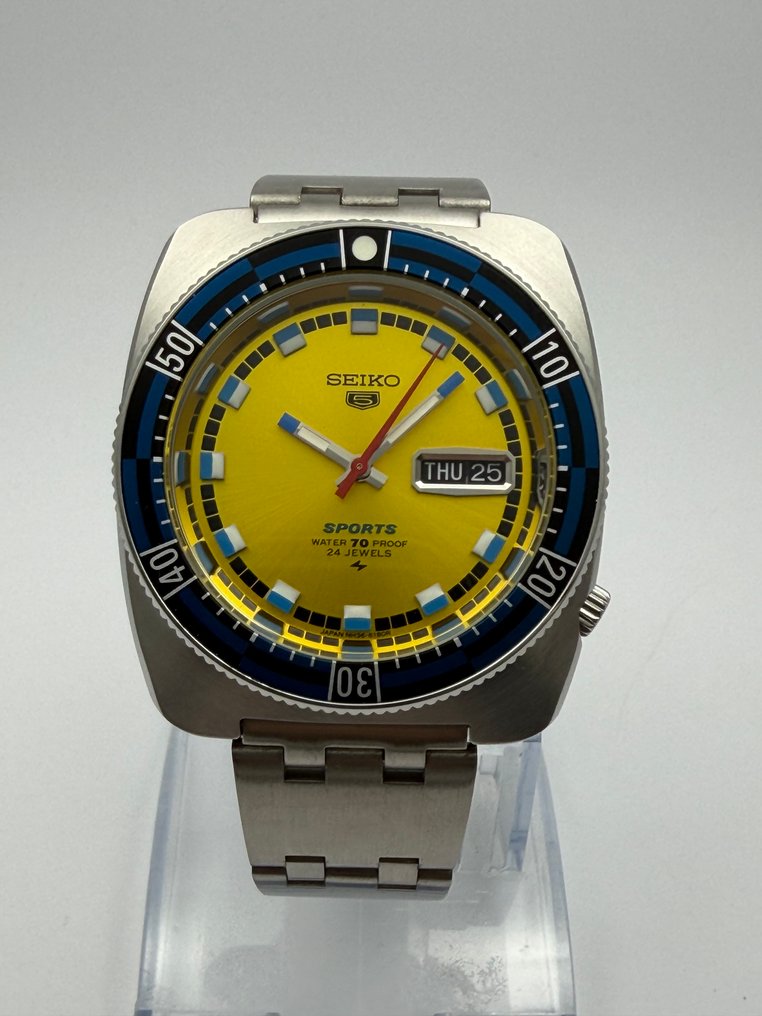 Seiko - Seiko 5 Sports – Cal. 7009 – Custom Case with Rotating Bezel - Ingen mindstepris - Mænd - 1970-1979 #3.2