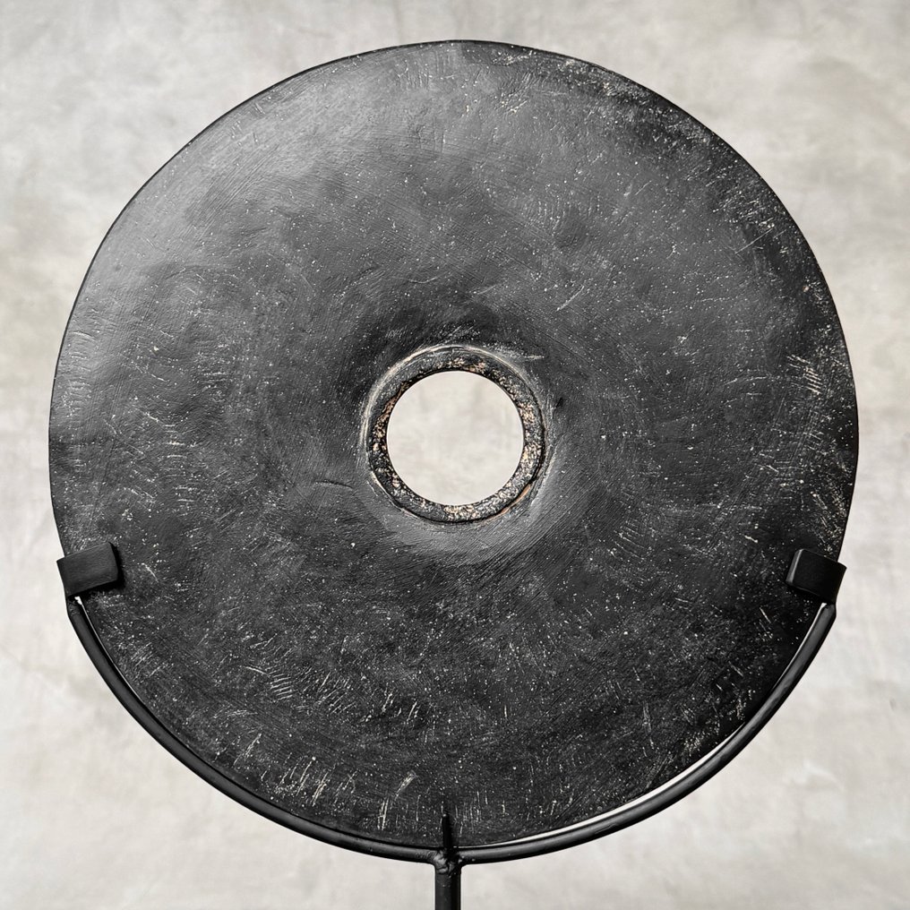 装饰饰品 - NO RESERVE PRICE - Decorative Lava Stone Disc on a custom stand - 印度尼西亚 #3.2