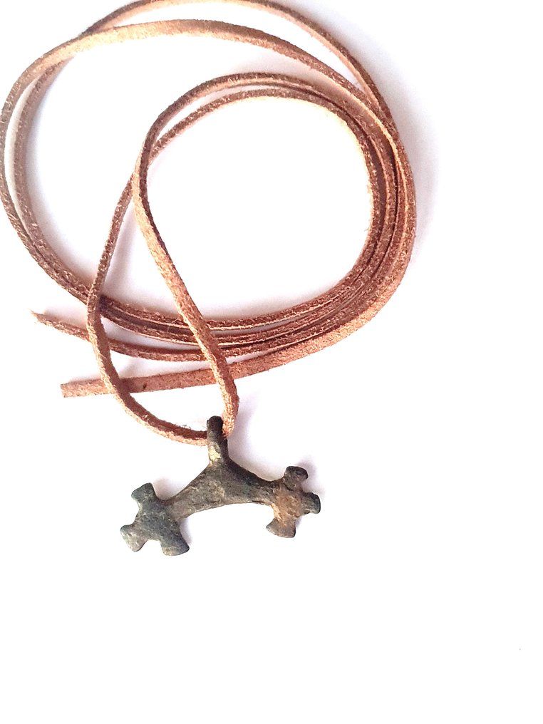 Μεσαιωνική Μπρούντζος Σπάνια μπρούτζινη λούνουλα με σταυρούς, Πρώιμη Μεσαιωνική Περίοδος, 8ος–9ος αιώνας μ.Χ. - 22 mm (χωρίς τιμή ασφαλείας) #1.0