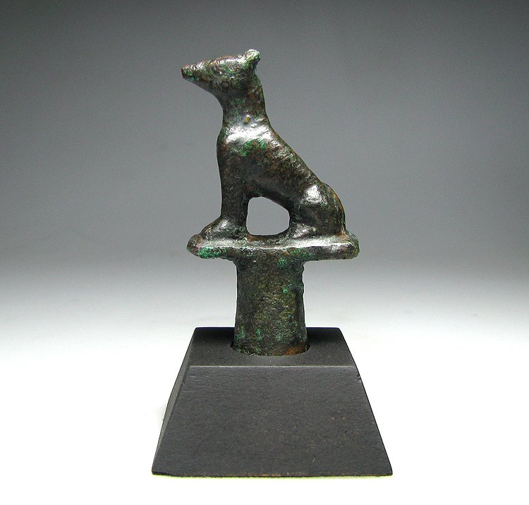 Αρχαία Αίγυπτος, τελευταία εποχή Μπρούντζος Πολύ σπάνιο αιγυπτιακό καθιστό θεό ANUBIS, μπρούντζινο τελείωμα προτύπου - από μια παλιά συλλογή. - 60 mm #1.0