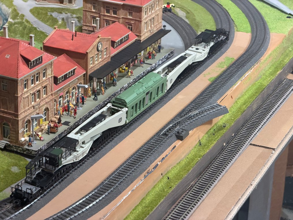 Trix H0 - 23994 - 模型火車車廂 (1) - 32轴平板车配支臂，长度720米 - DB #1.0