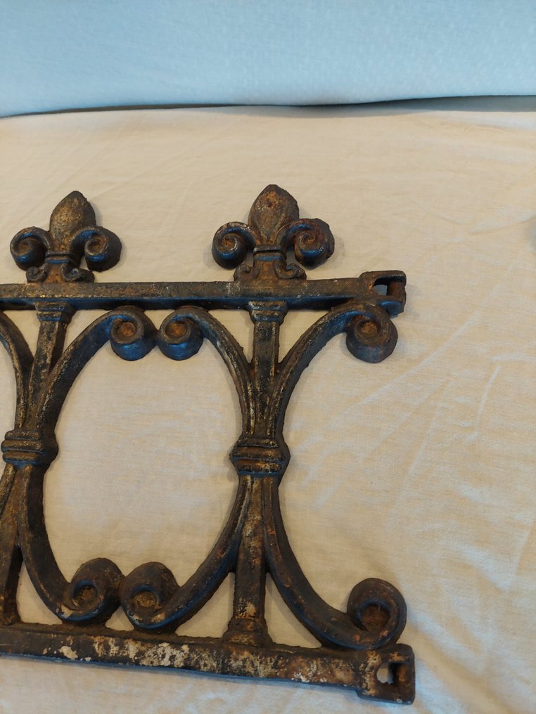 Inspirado na antiguidade Grelha decorativa - 1980-1990 - Fleurs de lis  #1.0