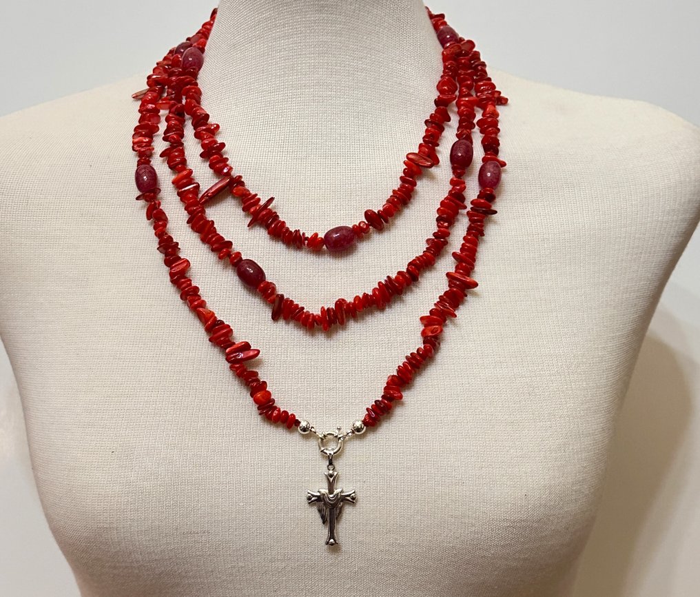 Naturlig sjøskjell og rød agat med katolsk kors. Beskytter alle de hellige. - Sett med 2 smykker - Med sølvlås av 925 #1.0