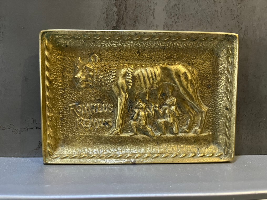 放零碎杂物的盒子 - Max le Verrier - 法国 #1.0