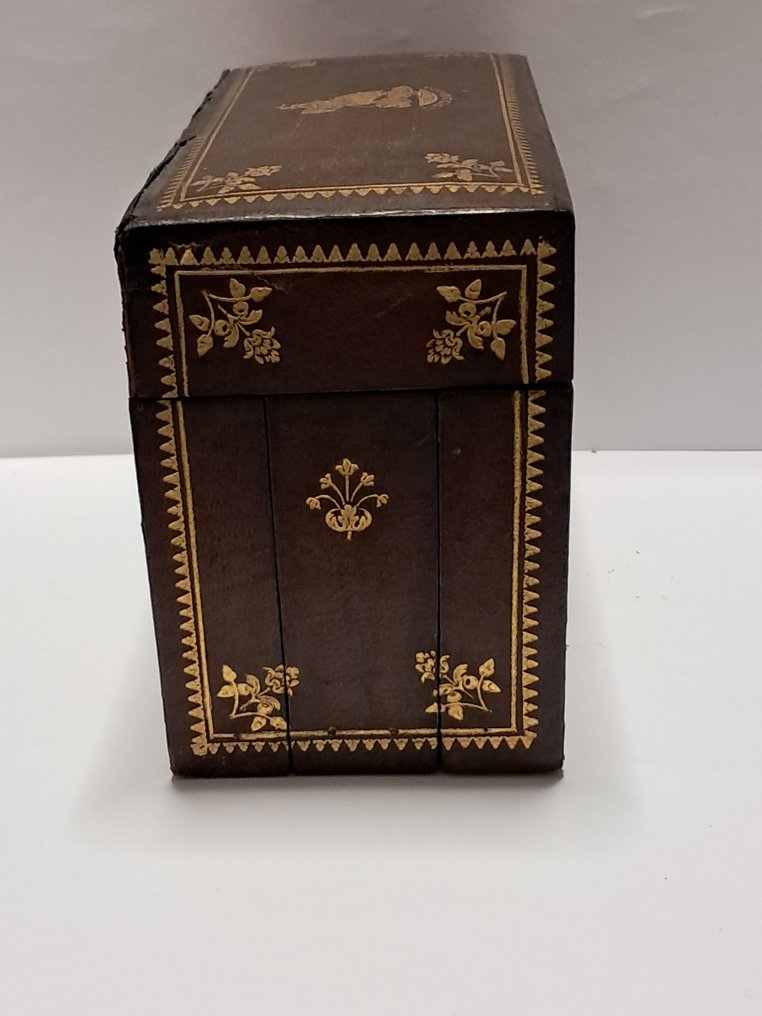 Ingen mindstepris - Cigaretæske med musik - Træ, Læder, Guld #3.2