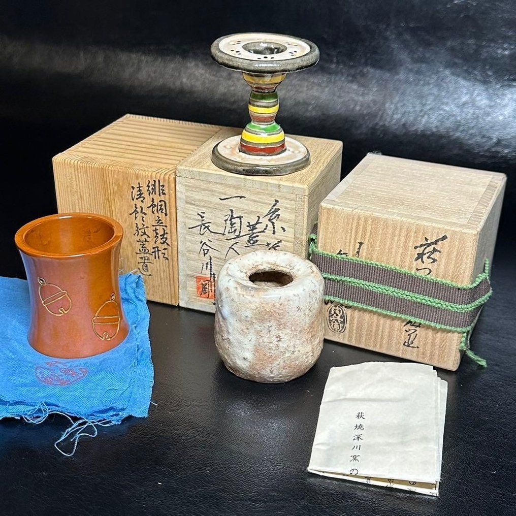 Σετ 3 ιαπωνικών στηριγμάτων καπακιού (futaoki) – κεραμικό και χαλκός – υπογεγραμμένο – με αρχικά - Tobei, Hasegawa Tsuyoshi, Takekagedo - Ιαπωνία - 20th century #1.0