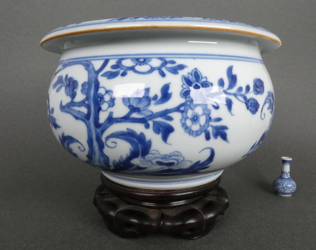 Kangxi (1662-1722) - 香爐 - 瓷器 - 大型花卉香炉 #1.0