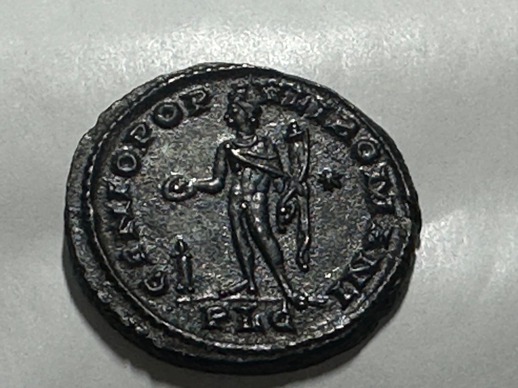 Romarriket. Constantius (AD 305-306). Follis Lyon mint. Genio  (Ingen mindstepris) #1.0