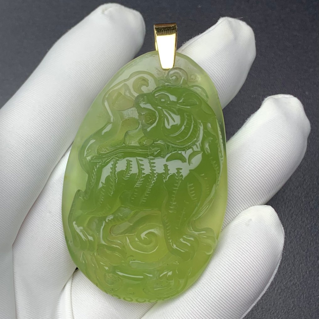 χωρίς τιμή ασφαλείας - Απλικέ κόσμημα - 18 καράτια Κίτρινο χρυσό - 138.30ct. tw. Νεφρίτης - Μενταγιόν από 18K χρυσό #1.0