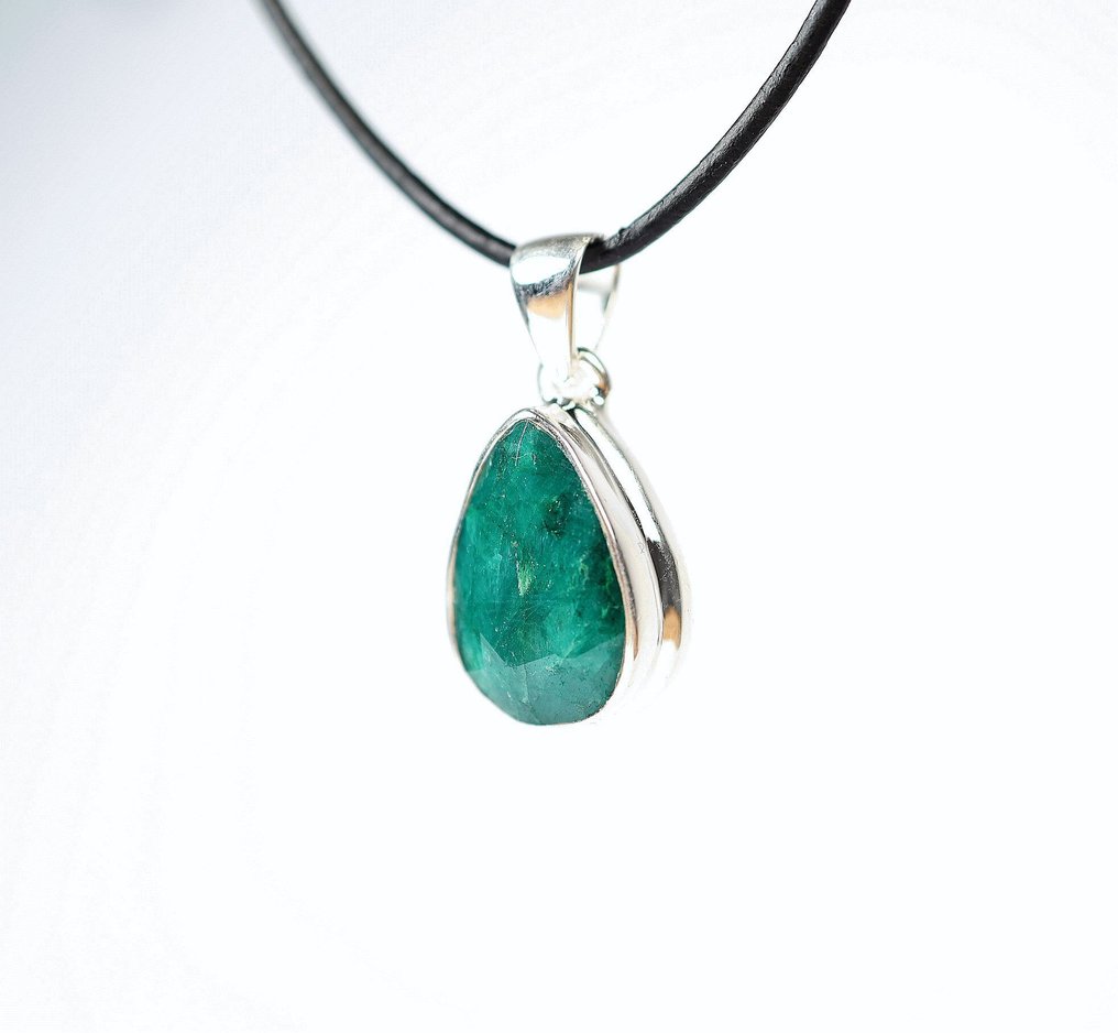 Smaragdi Riipus / uusi- 5.6 g - (1) #2.1