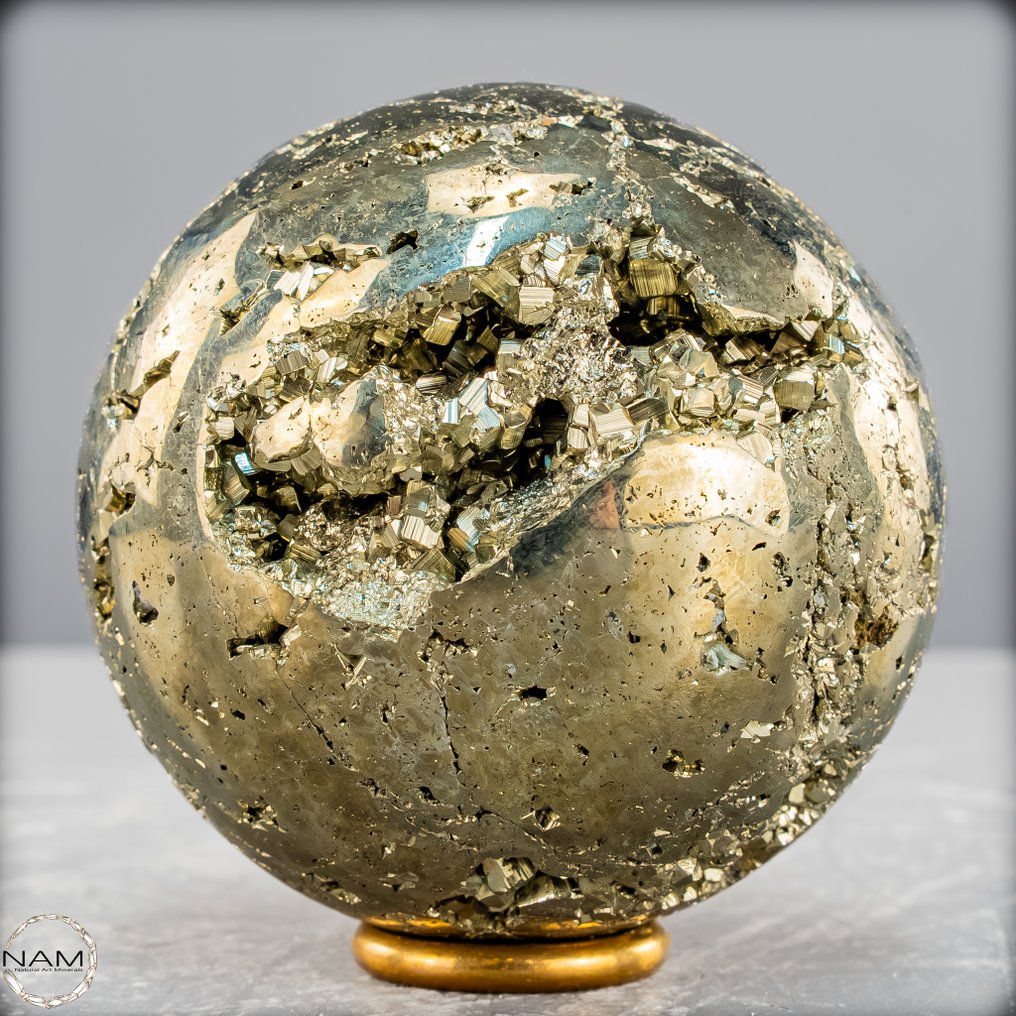 Natuurlijk gouden pyriet van eerste kwaliteit. Sphere- 925.21 g #1.0