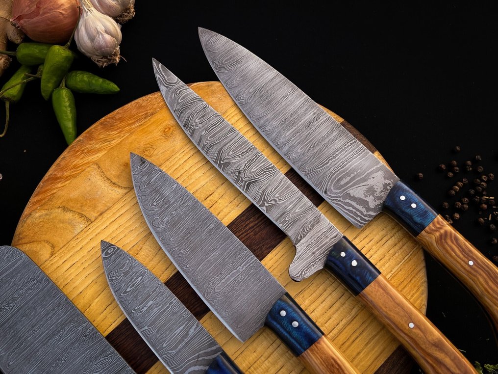 R.S Knives - 厨刀 -  厨师刀 - 橄榄木板，彩色木隔片，钢钉/扭曲图案刀片，锋利的边缘 - 英国 - 五件厨师刀套装 #4.3