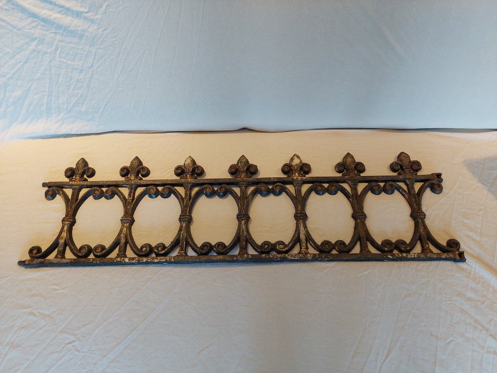 Inspirado na antiguidade Grelha decorativa - 1980-1990 - Fleurs de lis  #1.0