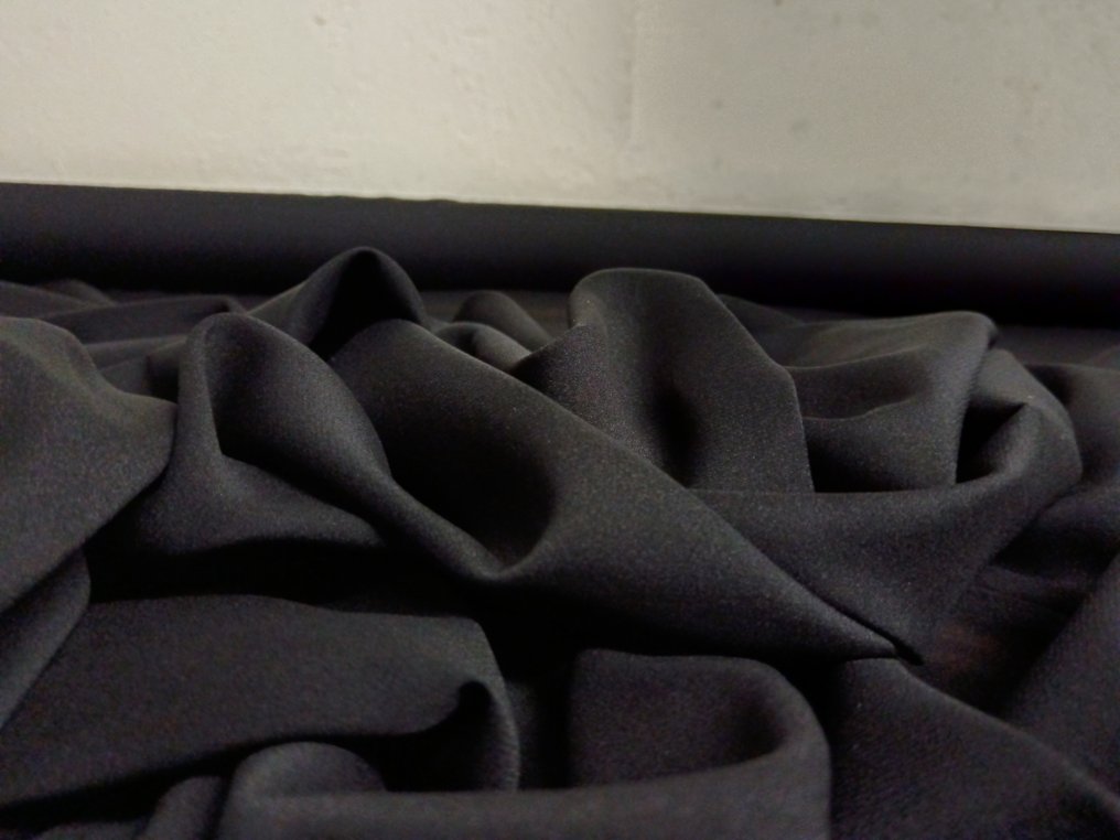 Η Georgette Pura seta έχει μέγεθος 5,40x1,40 μ. - Ύφασμα  - 540 cm - 140 cm - Εντυπωσιακό georgette #1.0