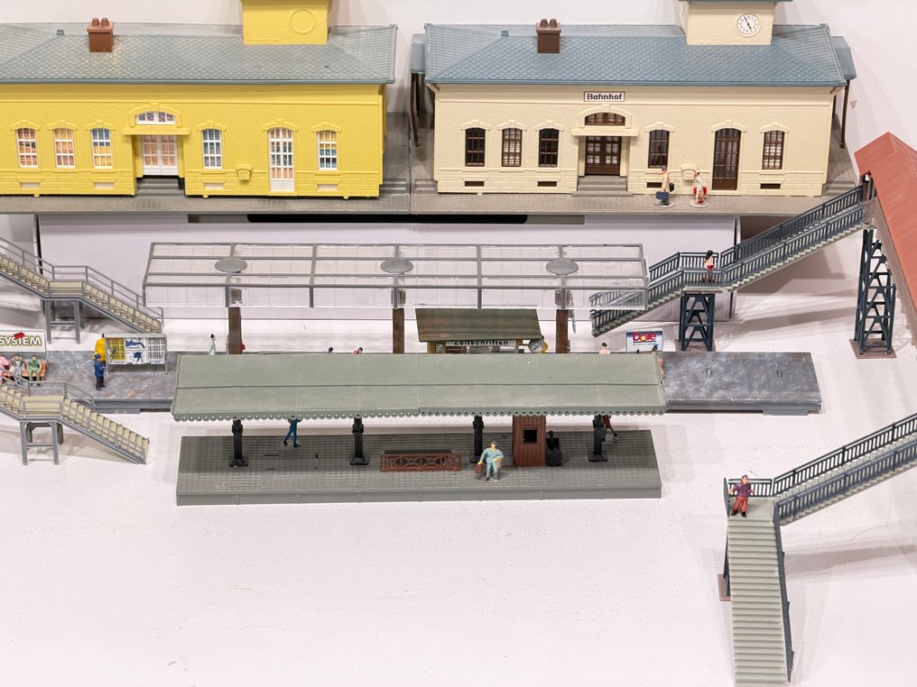 Pola, Faller H0 - 模型火車建築 (6) - 车站配备站台和天桥。 #3.2