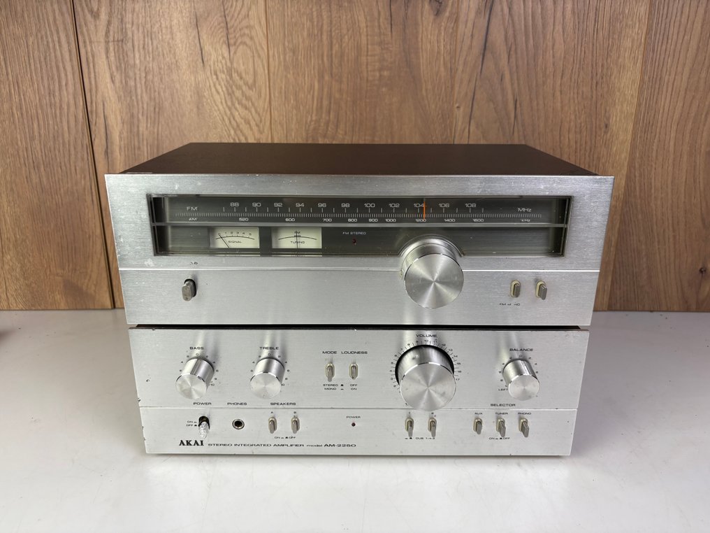 Akai - AM-2250 Solid state integrated amplifier, AT-2250 Tuner - Stereo set #1.0