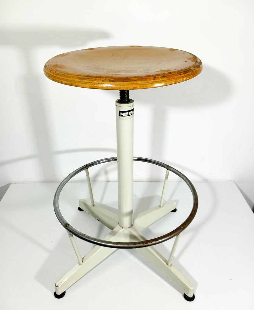 NEOLT - 小凳子 - 工业公司 - 鋼, 木 - 可调节的凳子 #1.0