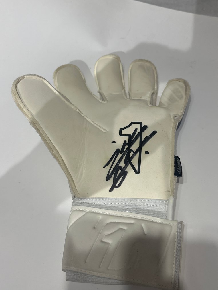 FC Barcelone - football - joan garcia - 2025 - Gants de gardien de but #1.0