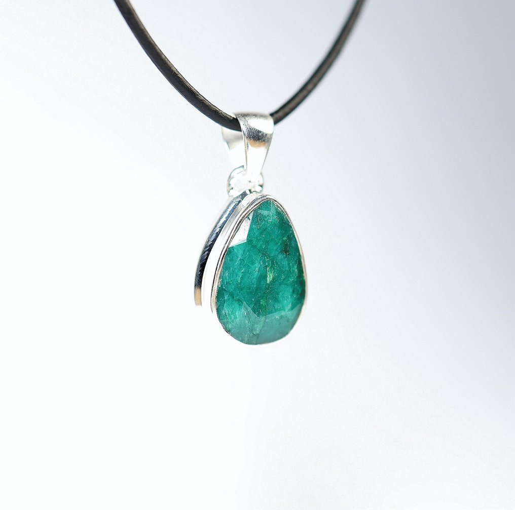 Smaragdi Riipus / uusi- 5.6 g - (1) #1.0