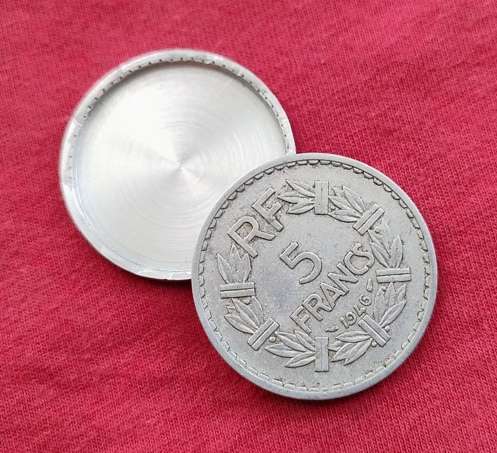 Frankrig. Boîte à secret réalisée à partir d'une 5 Francs Lavrillier 1946 en aluminium (Ingen mindstepris) #1.0