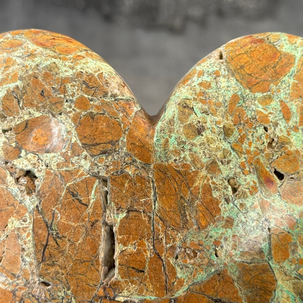 无底价 - 精彩的绿色史密森石对 心形，放置在定制支架上- 3000 g - (2) #3.2