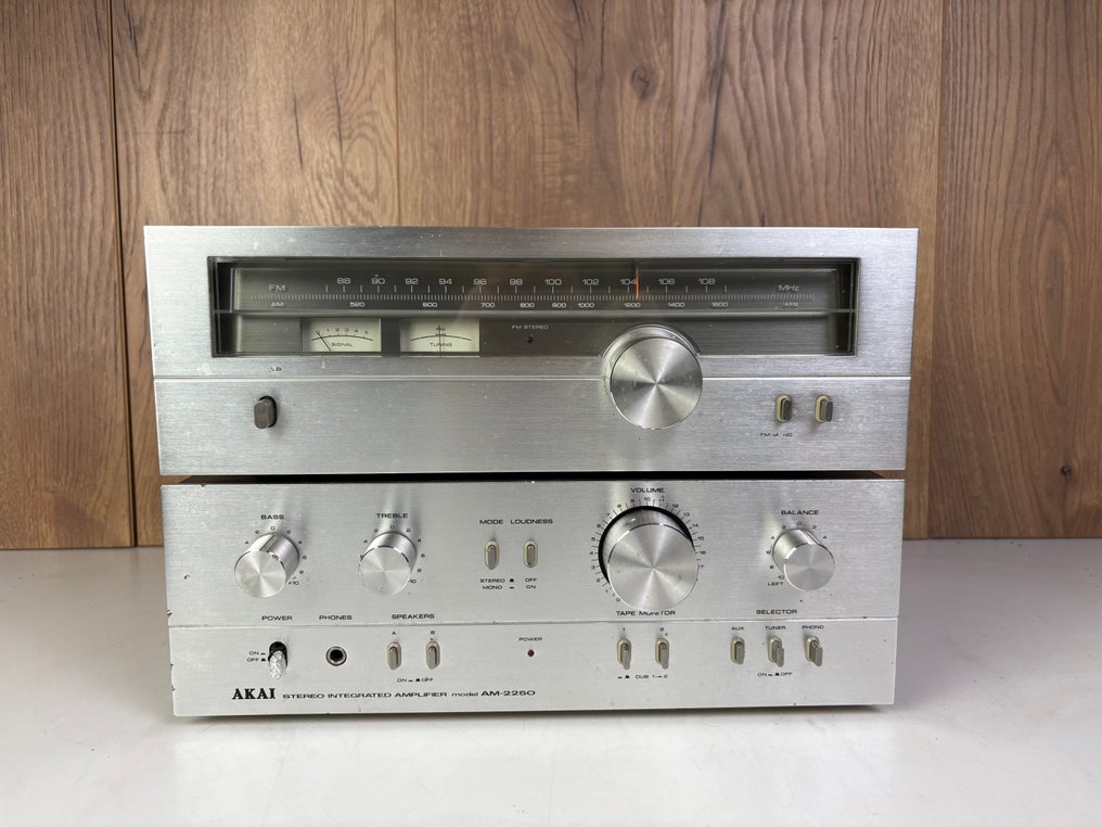 Akai - AM-2250 Solid state integrated amplifier, AT-2250 Tuner - Stereo set #1.0