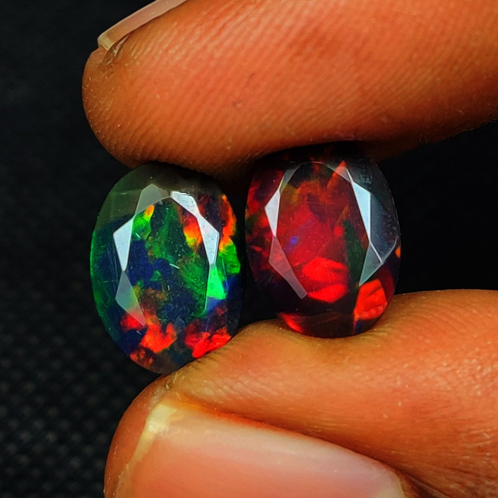 无底价 4.18 克拉天然黑火彩蛋白石 - 极佳的色彩表现 切 - 闊度: 8.2 mm- 0.83 g - (2) #4.3