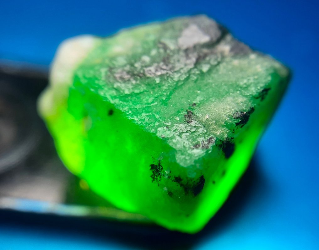 10.3 ct - Untreated Natural Emerald - Rough- 2.06 g #1.0