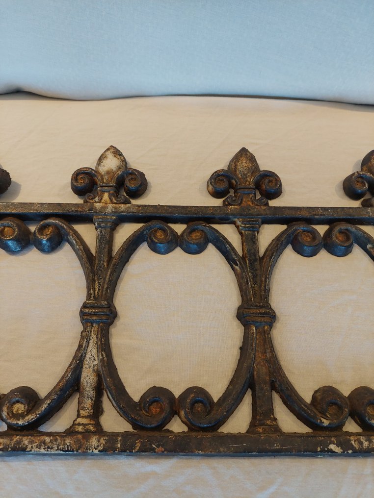 Inspirado na antiguidade Grelha decorativa - 1980-1990 - Fleurs de lis  #2.1