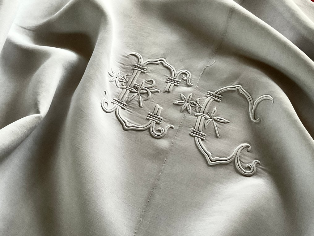 Vroeg 20e eeuws linnen beddengoed met initialen E.C. - Textiel  - 3.4 m - 2.3 m #1.0