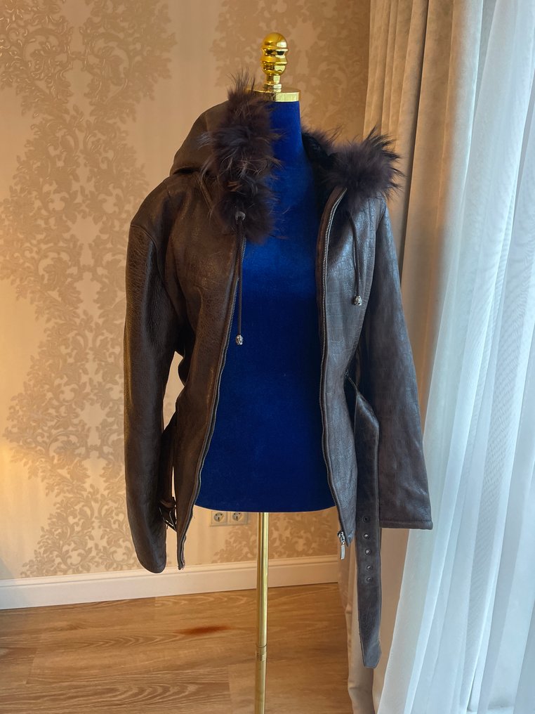 Artisan Furrier - Abrigo #1.0