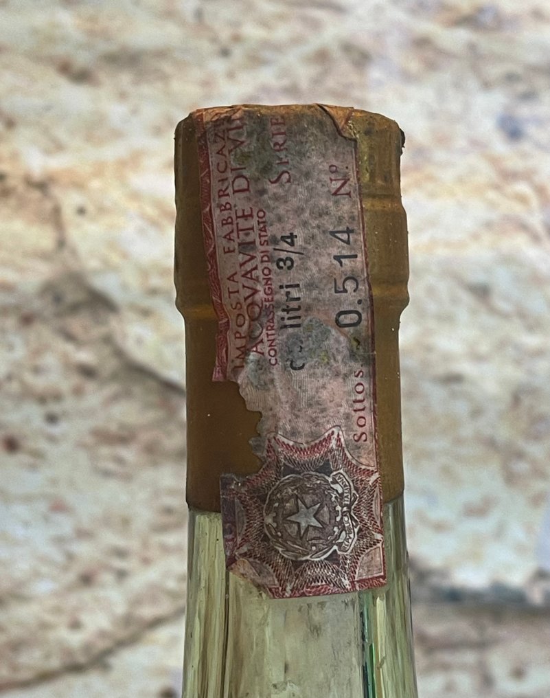 Martell, A. Yvon - 3 Star + “Napoleon” VSOP Reserve Cognac - b. 1960-tallet - 73 cl - 2 flasker #4.3