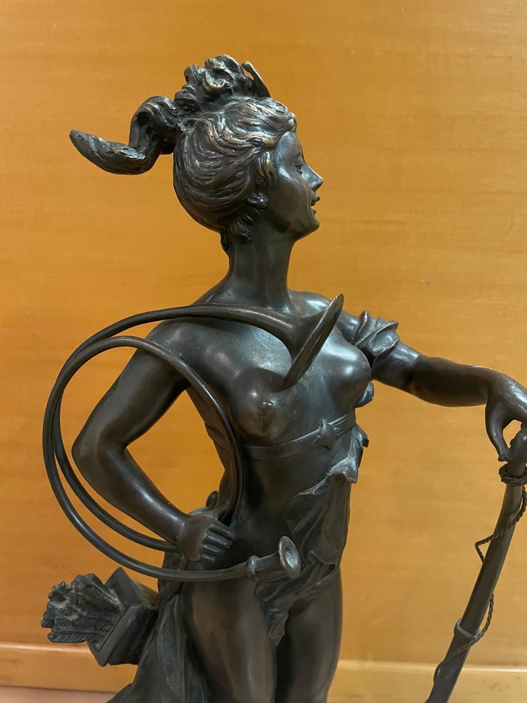 C. Baibert - Γλυπτό, Diana Cacciatrice - 70 cm - Πατιναρισμένος μπρούτζος #3.2