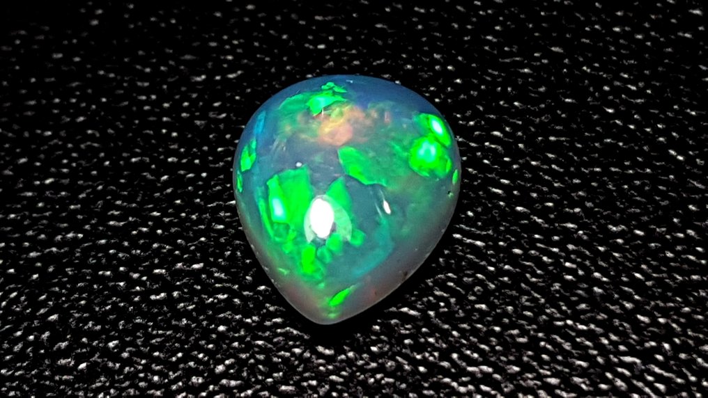 Opal Cabochon - Höhe: 4.07 mm - Breite: 8.26 mm- 0.31 g - (1) #2.1