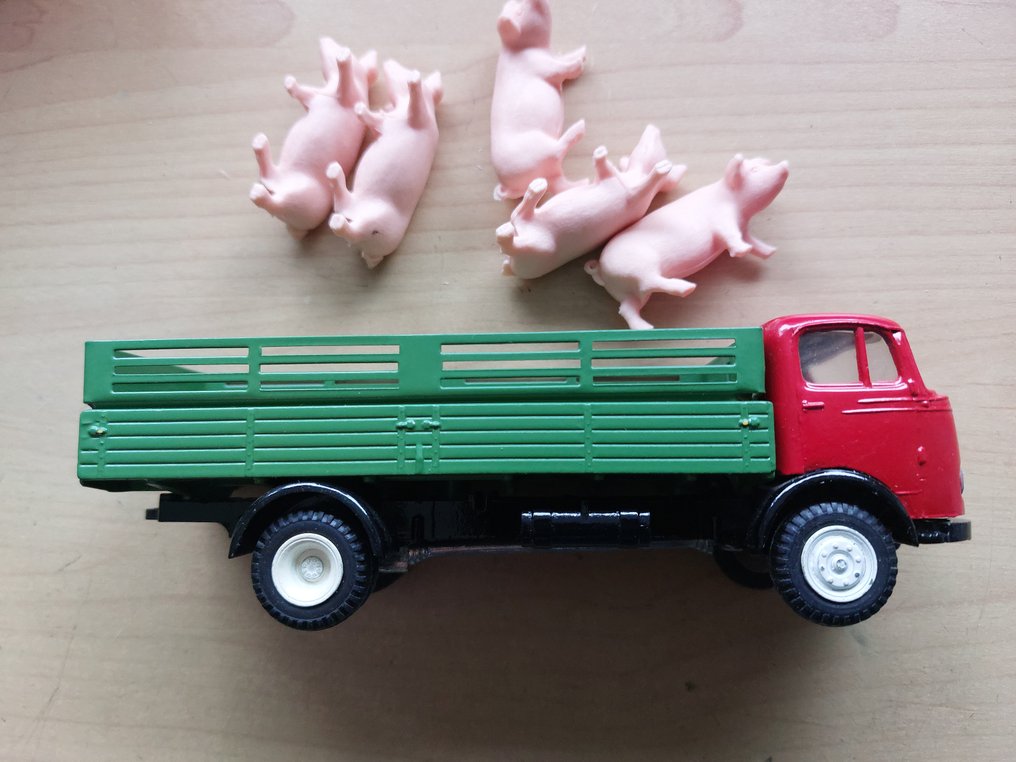 Tekno 1:43 - Model ciężarówki - Tekno 910 Mercedes-Benz LP 322 #4.3