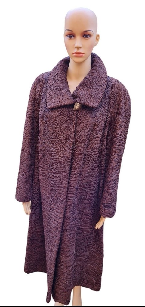 Artisan Furrier - Abrigo #1.0