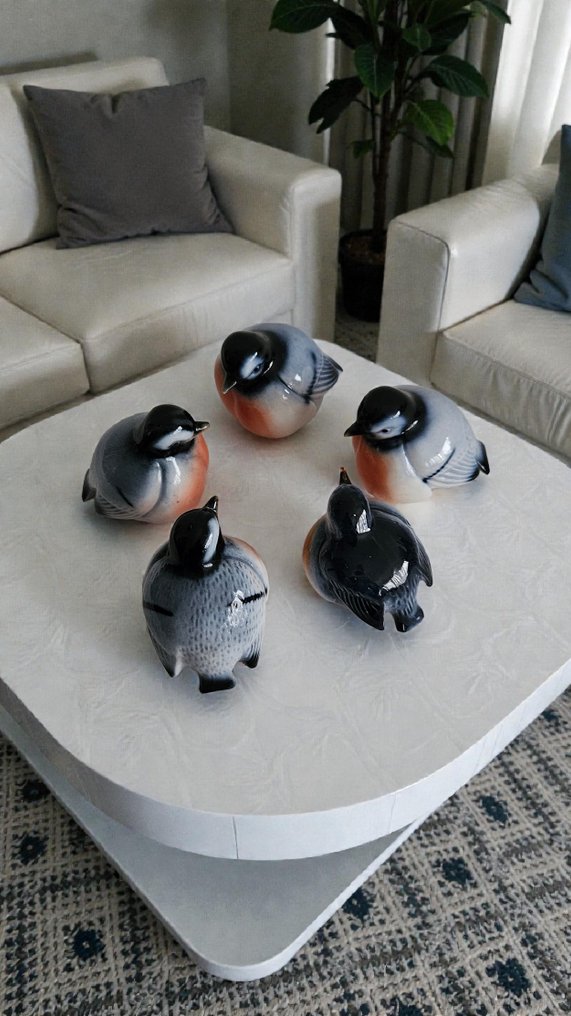 Skulptur, Goudvink, handbeschilderd - 9 cm - Porslin #1.0