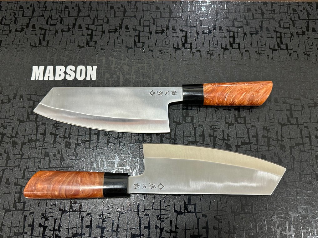 Cleaver - Μαχαίρι κουζίνας - Chef's knife - Χειροποίητο ειδικό μαχαίρι σε D2 ατσάλι, Ιαπωνικά σεφ μαχαίρια. - Ανθρωπομορφη, πολύχρωμη, σχεδιασμένη με ρητίνη λαβή. - Ιαπωνία #1.0