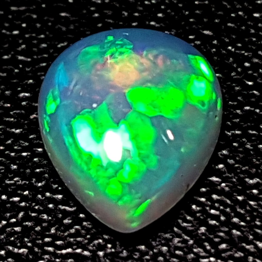 Opal Cabochon - Höhe: 4.07 mm - Breite: 8.26 mm- 0.31 g - (1) #1.0