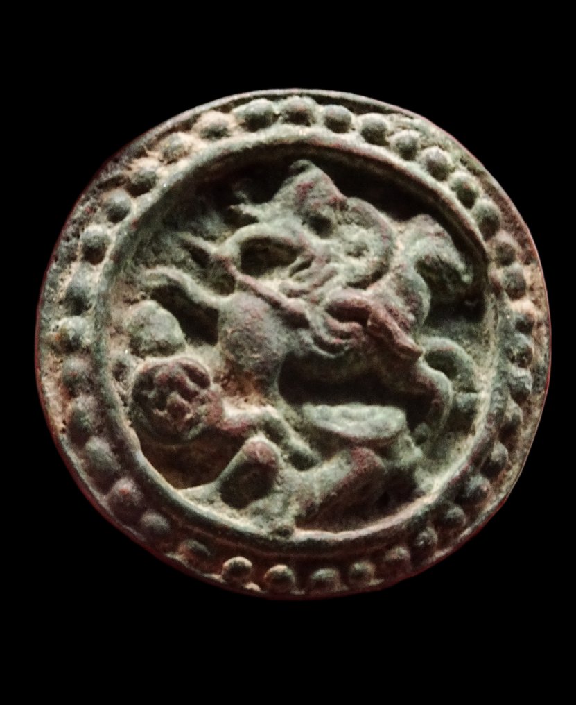 洛雷斯坦 铜浮雕——骑士击败两个敌人——公元前一千年 #1.0