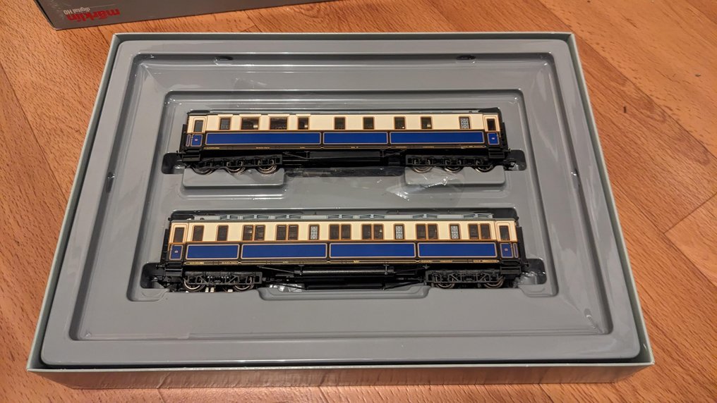 Märklin H0 - 2681 - Σετ επιβατικού τρένου μοντελισμού (1) - Ολοκληρωμένο σετ 2 βαγονιών, σε αυθεντικό κουτί, με εσωτερικό φωτισμό, σε καλή κατάσταση. - Keizerlijke hoftrein #1.0