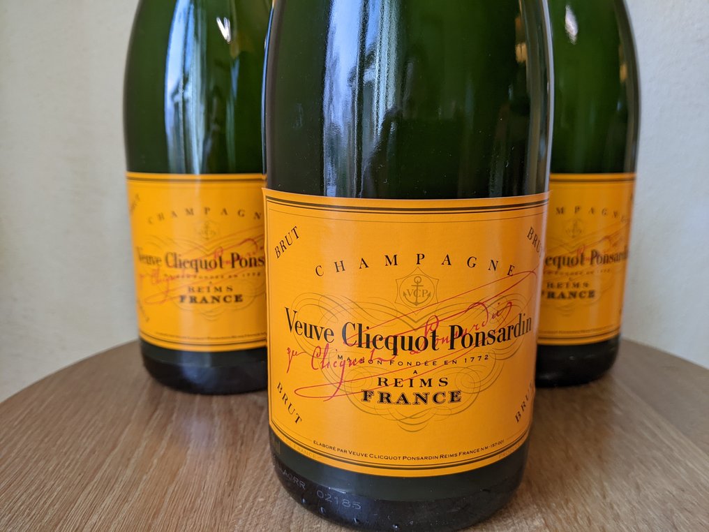 Veuve Clicquot, Ponsardin - Σαμπάνια Brut - 3 Bottles (0.75L) #2.1