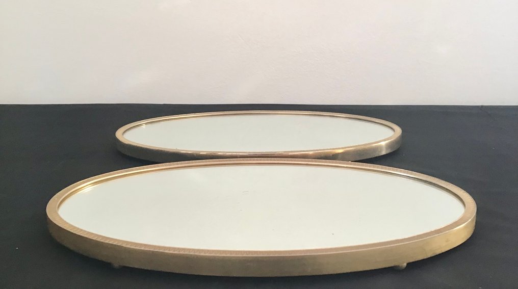 Δίσκος (2) - Καθρέπτες με πόδια με πλαίσιο από μπρούντζο, διακοσμημένοι με φύλλα ακανθού. #2.1