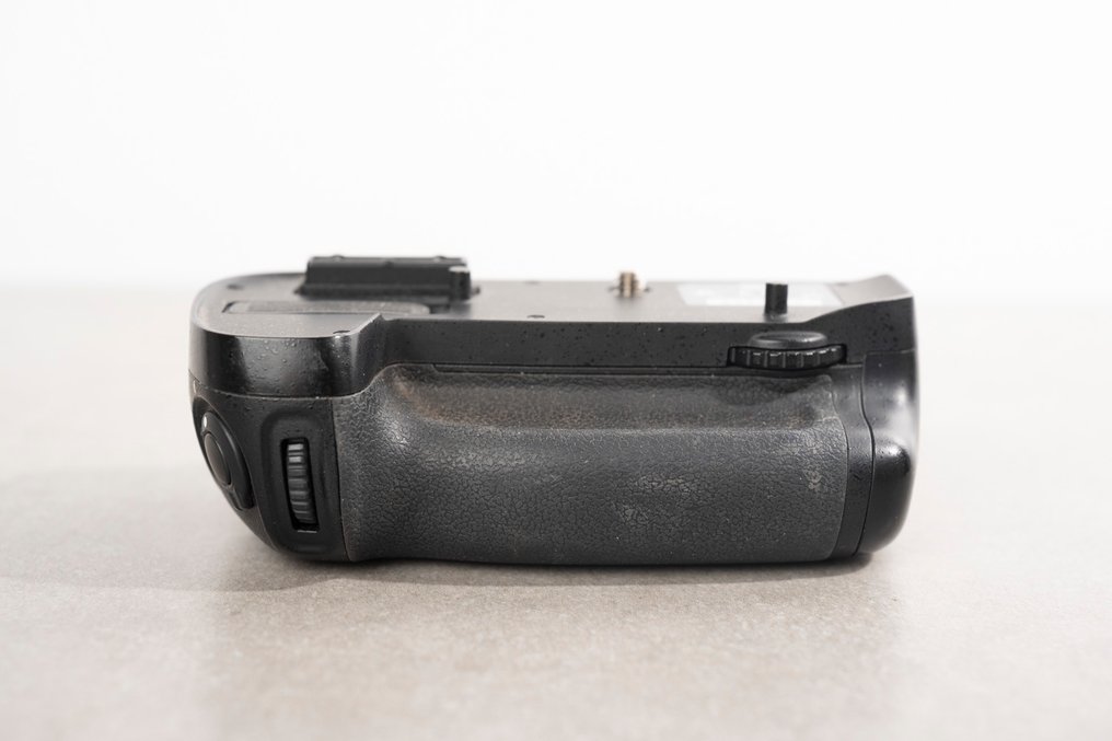 Nikon MB-D15 數位單眼反光相機（DSLR） #1.0