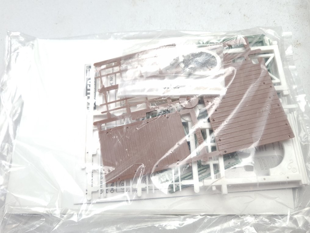 Faller, Pola, Revell, Heljan H0 - 466/749/2025/120492 - Model train building kits (5) - Five Dutch construction kits #2.1