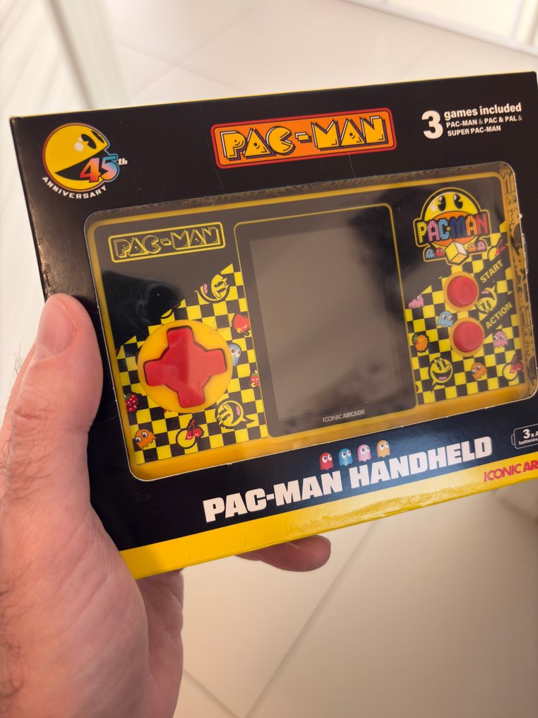 Bandai - Pac-Man Handheld (Iconic Arcade) - 45th Anniversary PAC-MAN Handheld - Kädessä pidettävä pelikonsoli - Alkuperäispakkauksessa #1.0