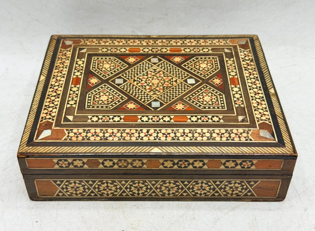 Box (2) - Wood, Bone - Artisanal Mosaics #4.3