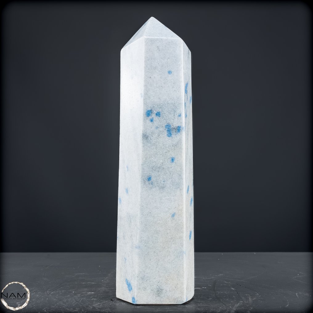 K2 Obelisk uit Madagaskar – Het blauw van de wijsheid in de steen van de helderheid.- 984.17 g #2.1
