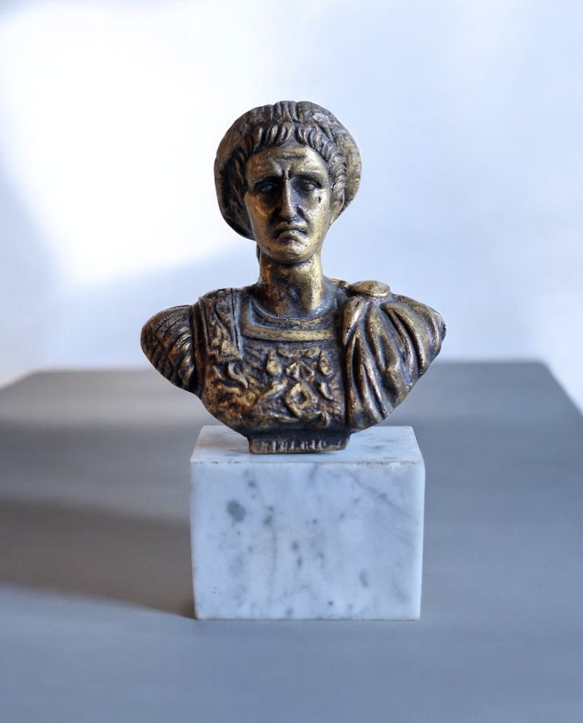 Sculpture, Busto dell'imperatore Tiberio. - 16 cm - Bronze doré #1.0