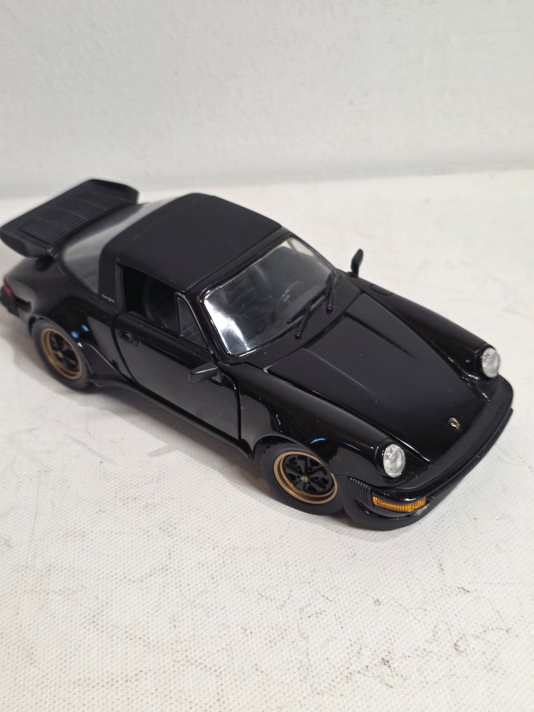 Franklin Mint 1:24 - Model car - 1988 Porsche 911 Carrera Targa #1.0